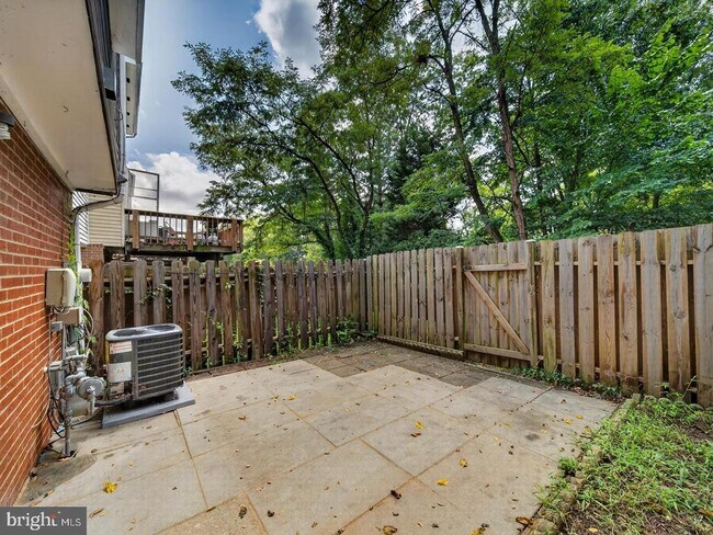 Building Photo - 15057 Cherrydale Dr