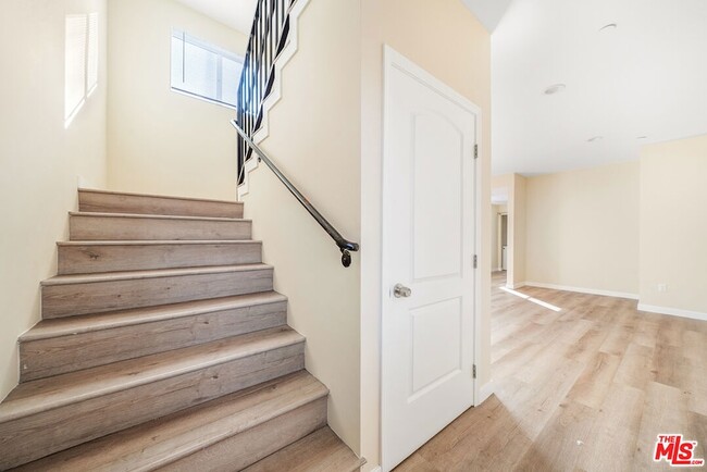 Building Photo - 1002 E 33rd St