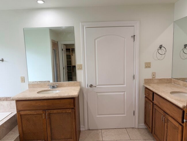 Building Photo - 7221 Lake Victoria Rd