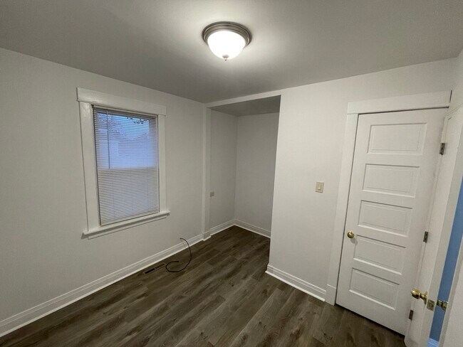 Bedroom 02 - 5434 N Lotus Ave