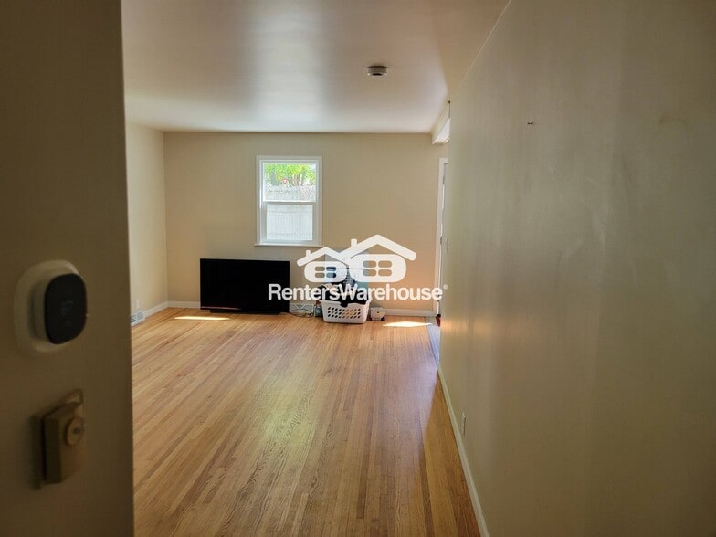 Building Photo - 738 Belwood Dr