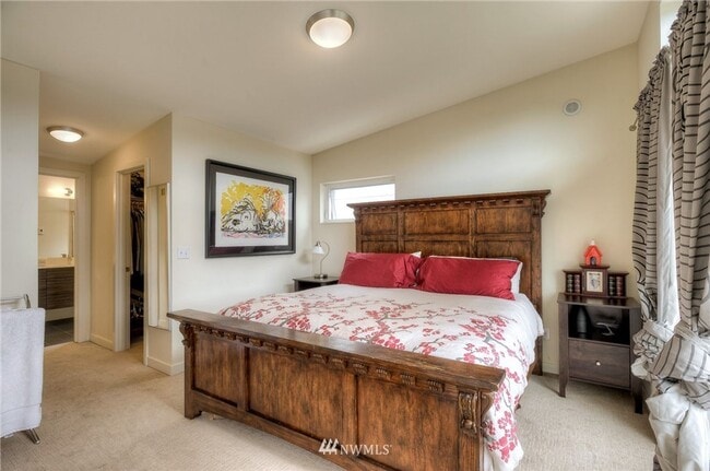 Building Photo - LIKE NEW LUXURY GENESEE PARK TOWNHOME AVAI...