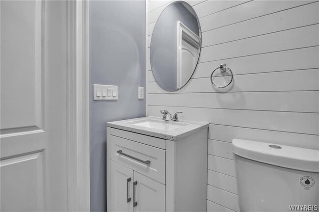 Building Photo - 27 Main St