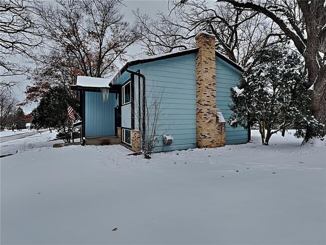 Building Photo - 412 Harold Dr