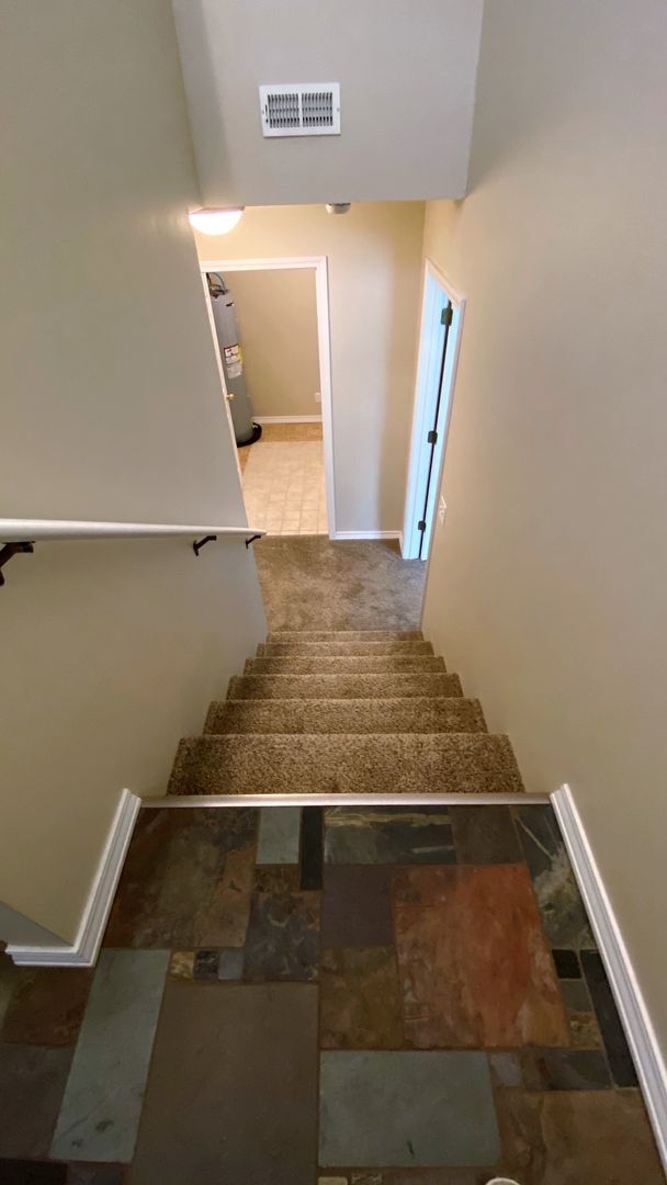 Building Photo - Gorgeous 3 Bedroom, 2 Bathroom Split Level...