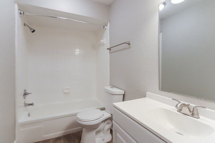 Building Photo - 4167 Amir St