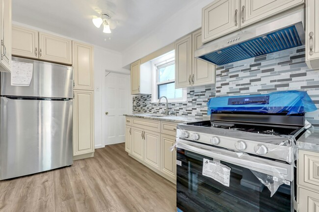 Building Photo - 31 Chestnut St