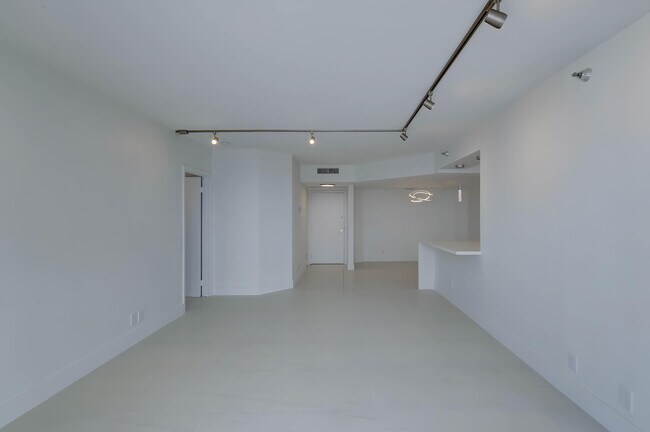 Building Photo - 3640 Yacht Club Dr