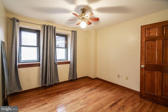 Building Photo - 322 Poplar St