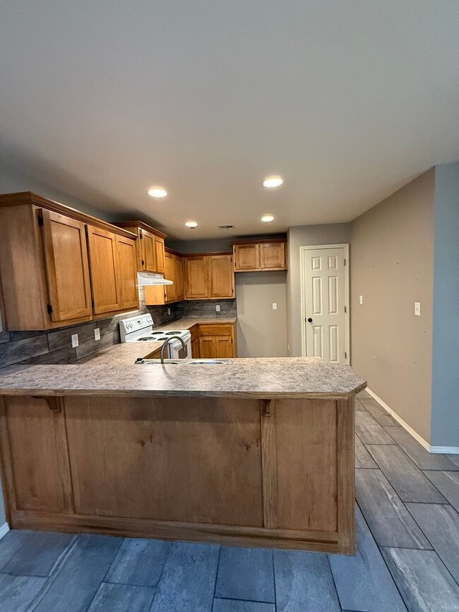 Building Photo - 2 Bed 1 Bath House, Total Electric, Yard Care Included.