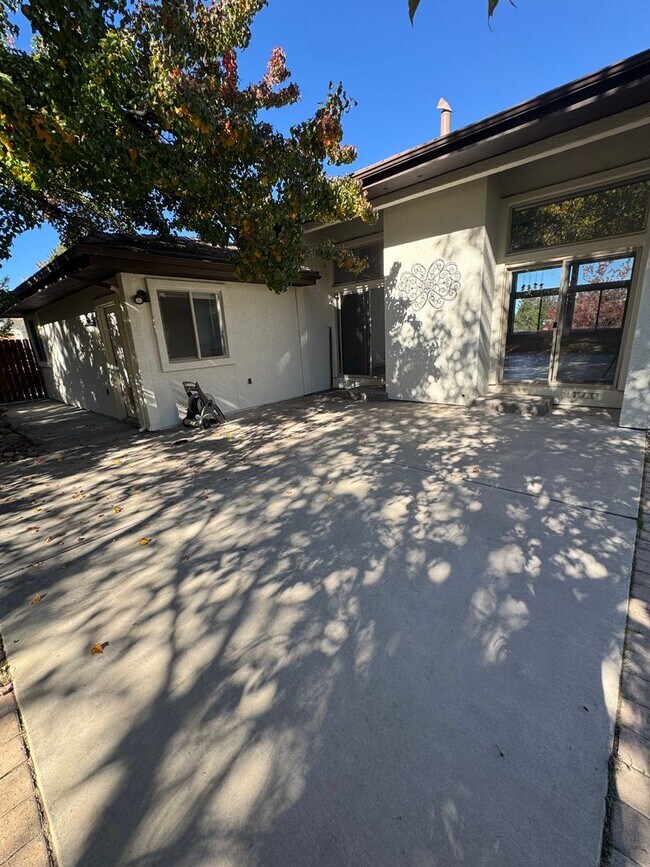 Building Photo - Beautiful Fieldcreek Ranch Exclusive Home