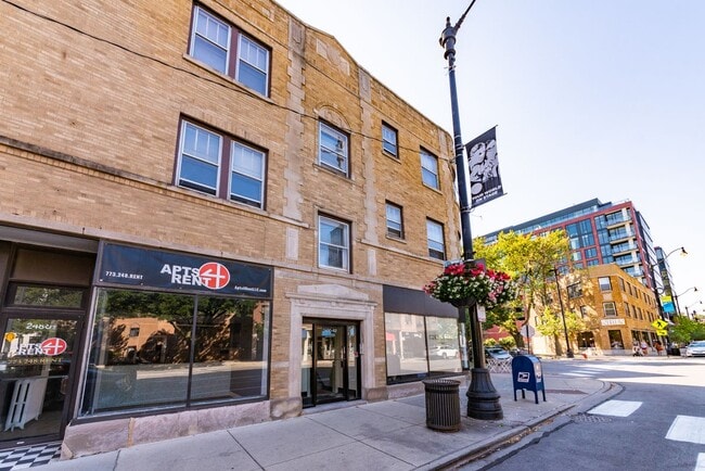 Building Photo - 2480 N Lincoln Ave