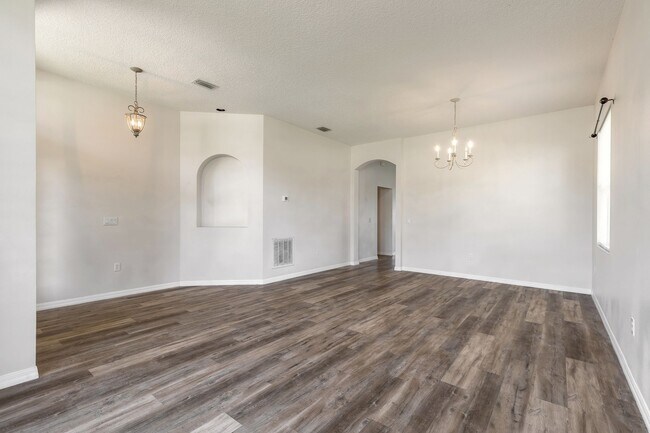 Building Photo - ENTER THE GATES TO TRANQUIL LIVING ! CALL OR TEXT LINDA PATTI 386.837.2882