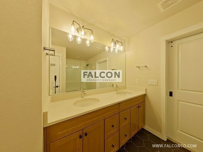 Building Photo - 6367 Jovial Pl
