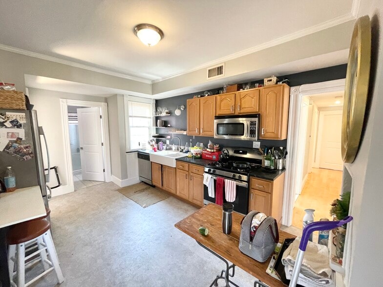 Building Photo - 24 Pond St