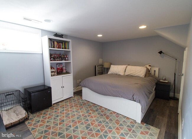 Building Photo - 3723 S Four Mile Run Dr