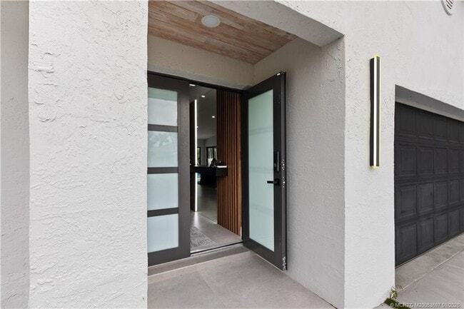 Building Photo - 5143 Deerhurst Crescent Cir