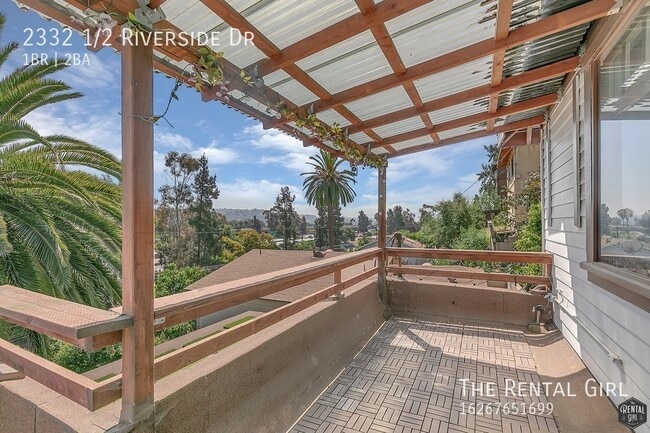 Building Photo - 2332 1/2 Riverside Dr-