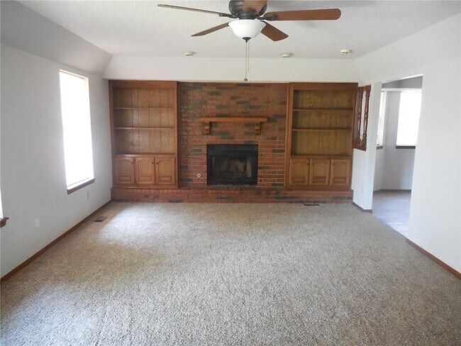 Building Photo - 12613 Whispering Hollow Dr