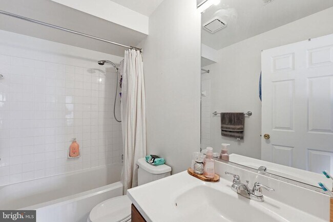 Building Photo - 8103 Lacy Dr