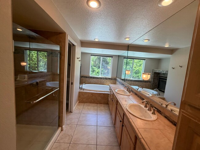 Building Photo - 3110 Sweet Clover St
