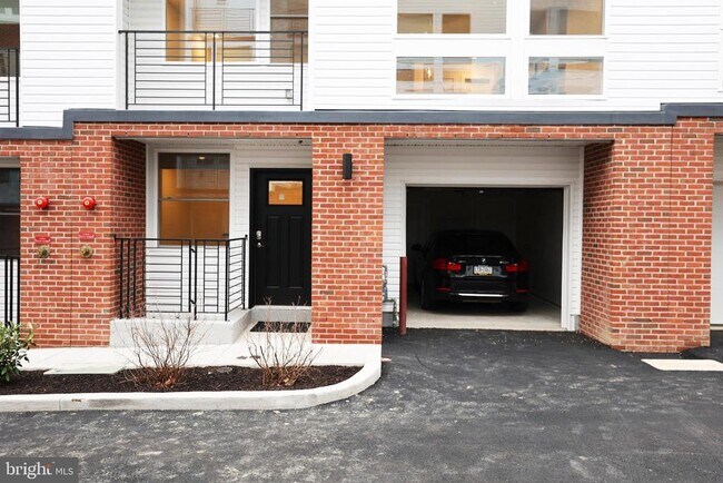 Building Photo - 1500 N Randolph St