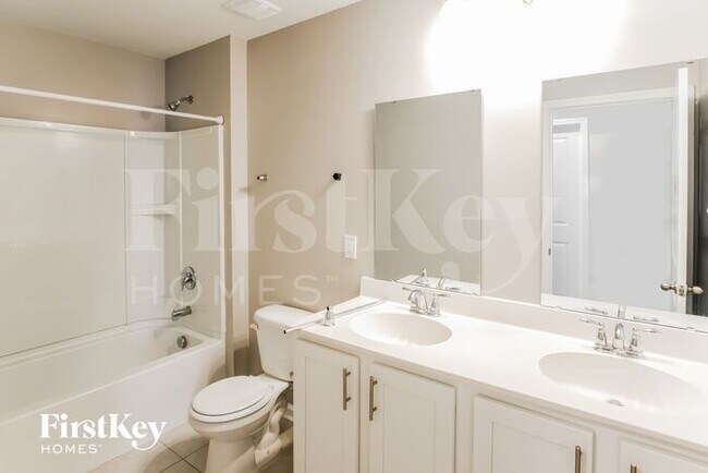 Building Photo - 216 Rhodes Ct