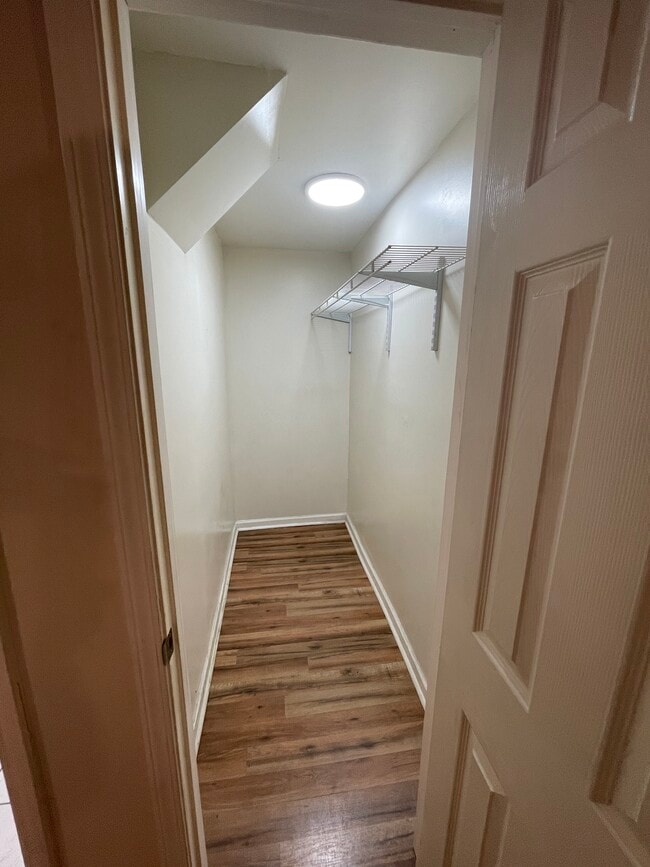 Building Photo - 5-125 Roundtree St