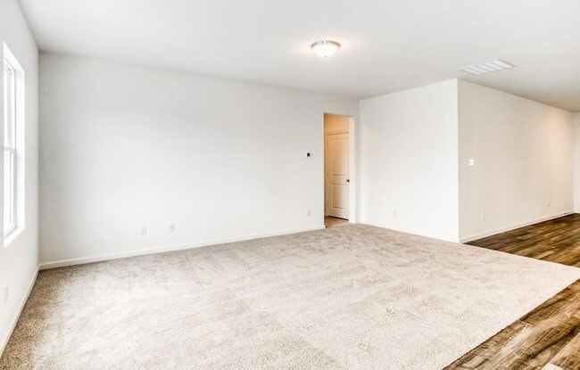 Building Photo - 720 Holly St