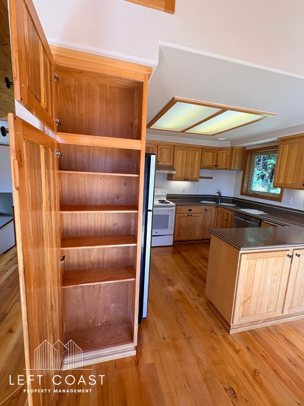 Building Photo - 7205 SW Burl Dr
