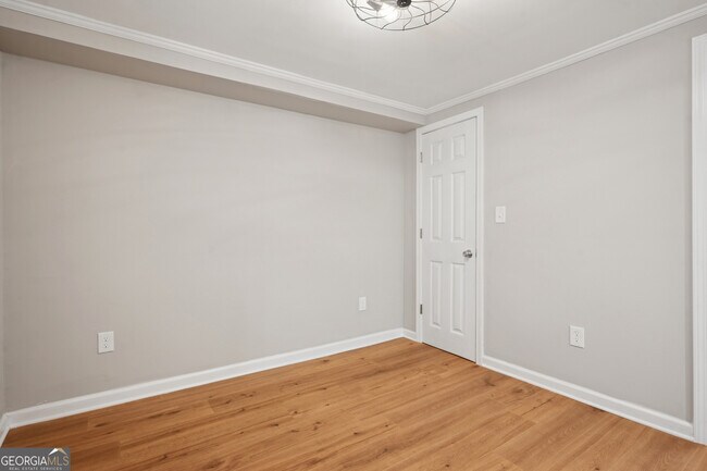 Building Photo - 1335 E Washington Ave