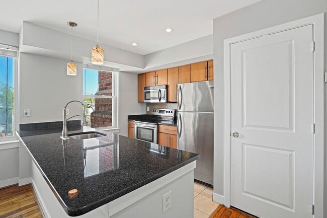 Building Photo - 420 16th St SE