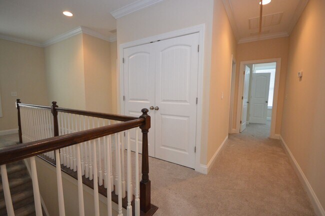 Building Photo - 542 Finnbar Dr