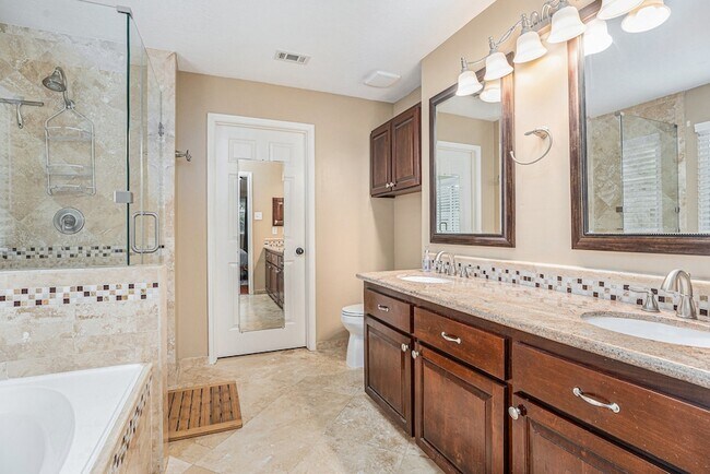 Building Photo - 618 Bay Oaks Dr