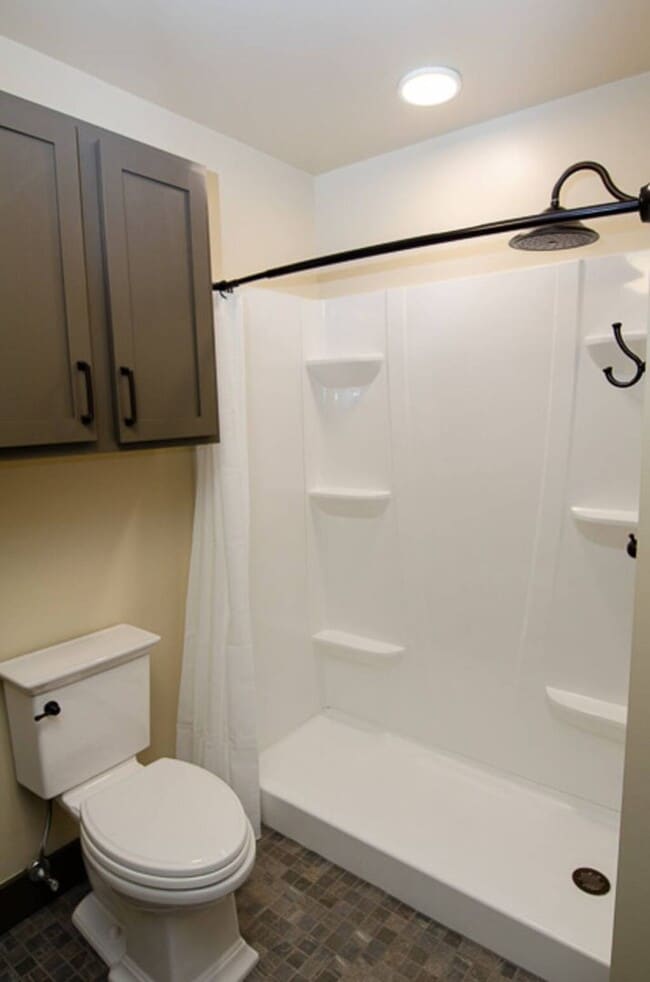 Building Photo - C Street Loft Available Early April!