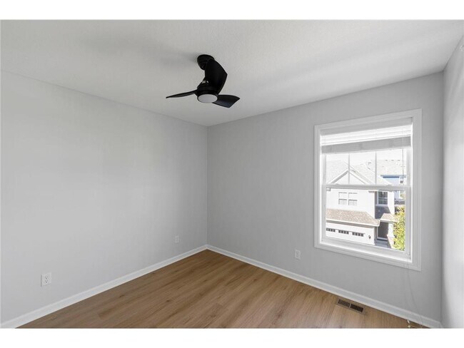 Building Photo - 8085 Central Park Way