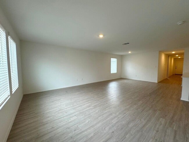 Building Photo - 109 Little Sparklers Lp