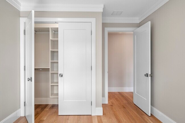 Building Photo - 799 Heath St