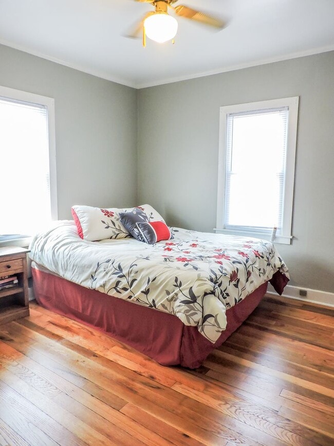 Building Photo - 2 bedroom, 1 bath house in Waterloo