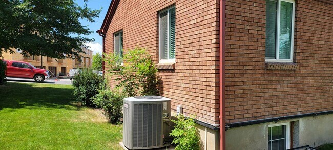 Building Photo - Odell Duplex