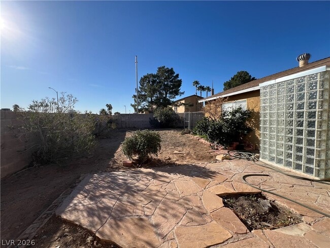 Building Photo - 6617 Baywood Ave