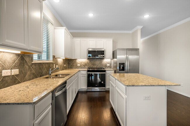 Building Photo - 508 English Oak St