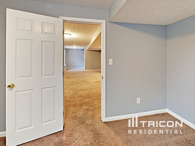 Building Photo - 5186 Hidden Meadow Ct