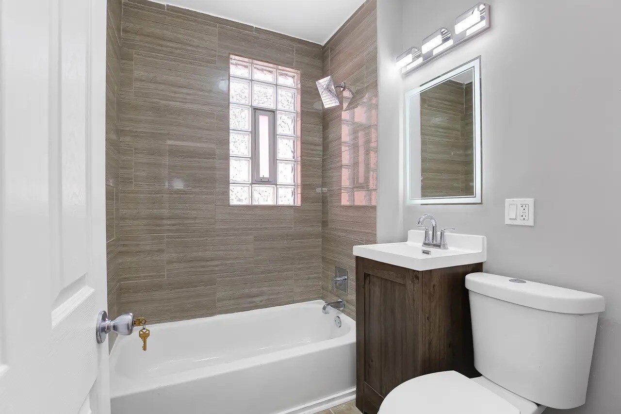 Building Photo - 545 N Drake Ave