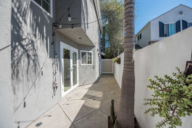 Building Photo - Eastside Costa Mesa Gem