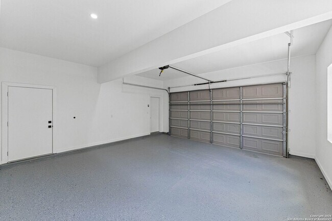 Building Photo - 108 Vine St