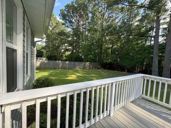 Building Photo - Pretty on Pine Valley