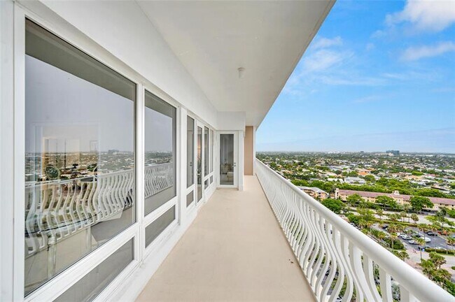 Building Photo - 4020 Galt Ocean Dr