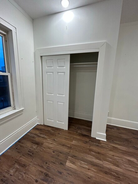 Building Photo - 94 Eaton Pl