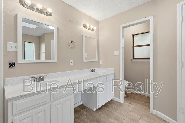 Building Photo - 6526 Aires Dr